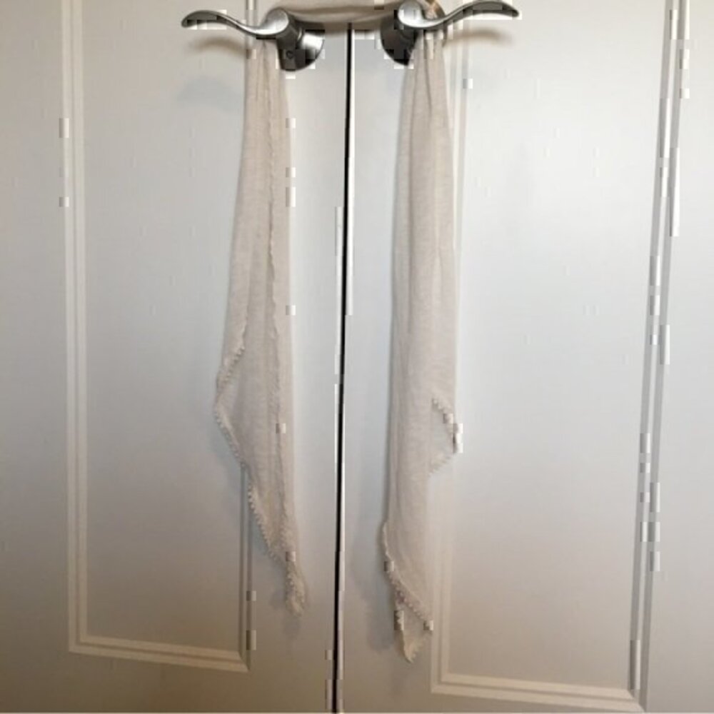 Girls size 12  Justice off white scarf